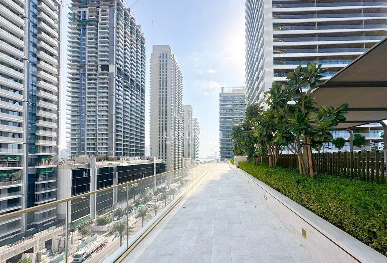 EMAAR Beachfront Grand Bleu Tower 1 Image