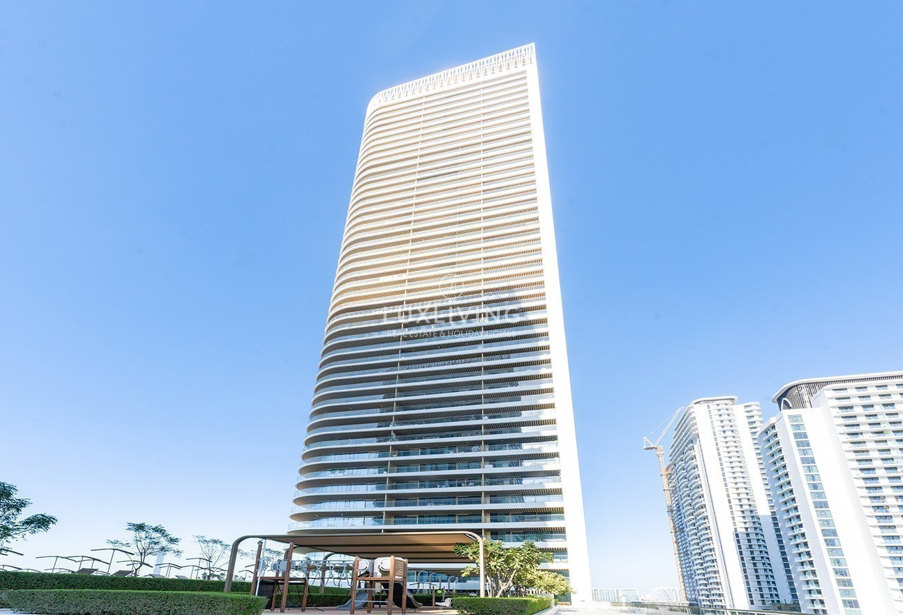 EMAAR Beachfront Grand Bleu Tower 1 Image