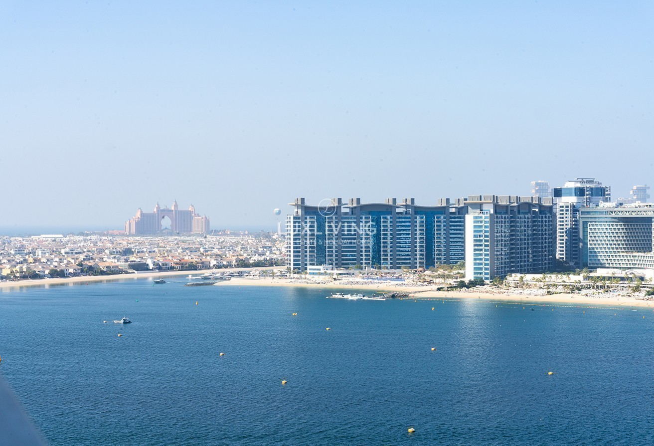 EMAAR Beachfront Grand Bleu Tower 1 Image
