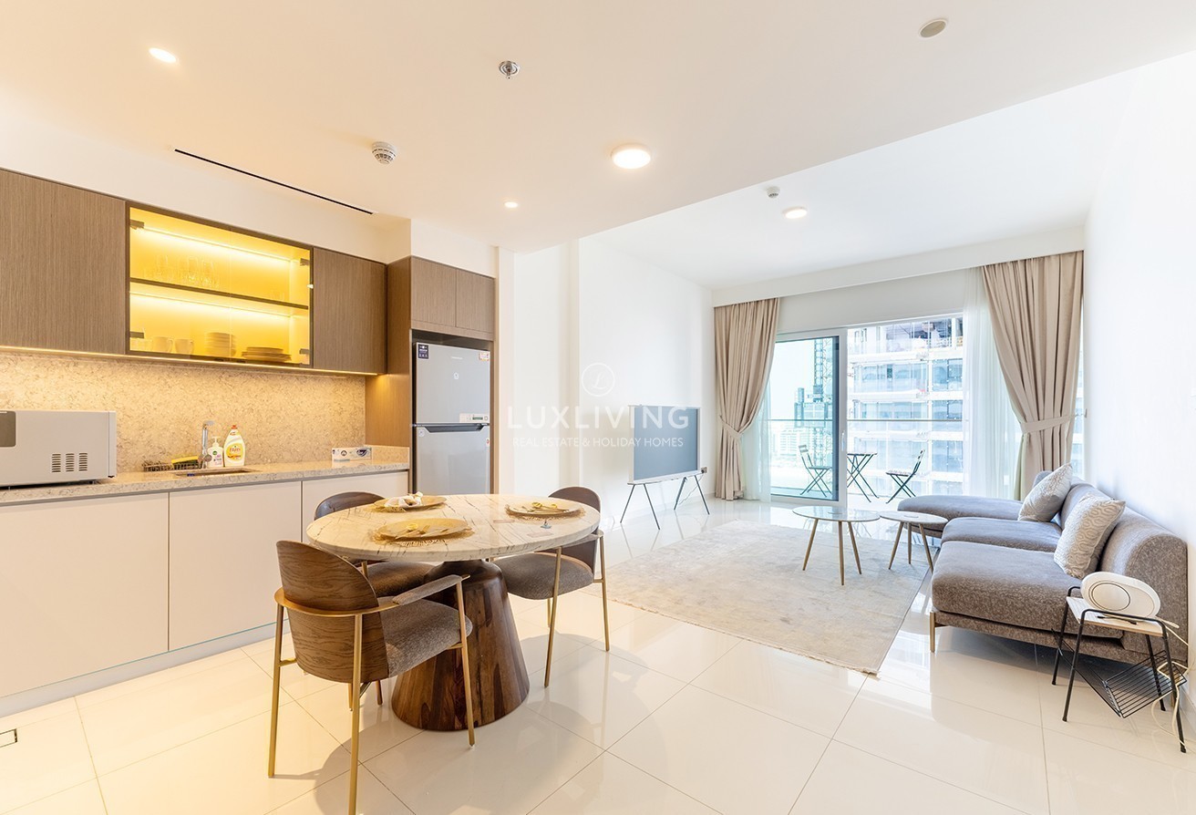 EMAAR Beachfront Grand Bleu Tower 1 Image