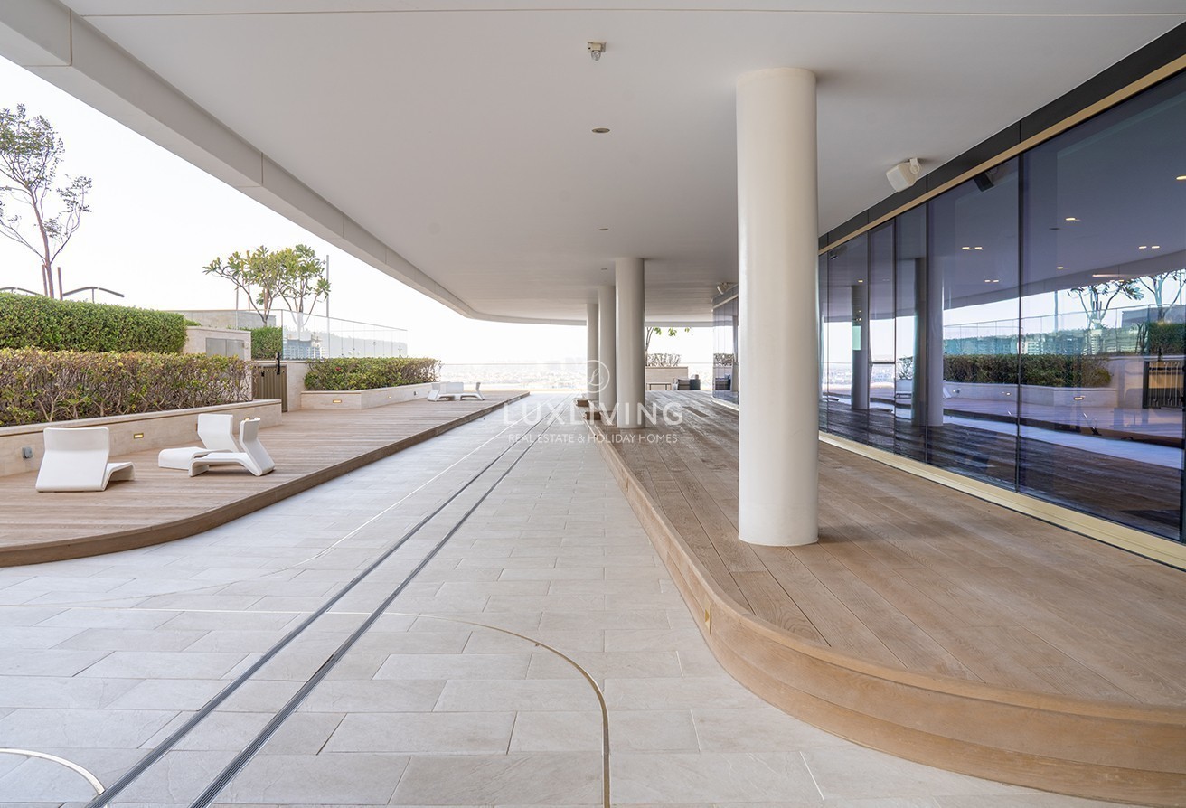 EMAAR Beachfront Grand Bleu Tower 1 Image