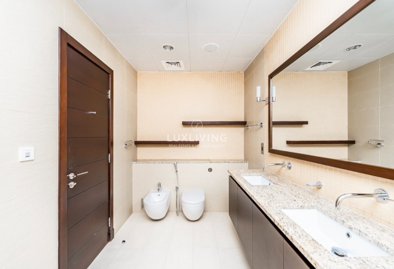 Tiara Residences Amber Image