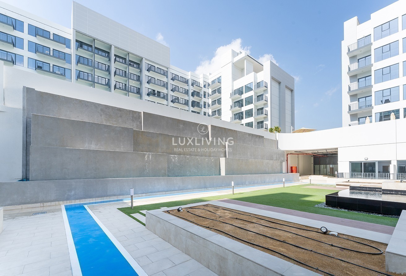 Azizi Mirage 1  Image