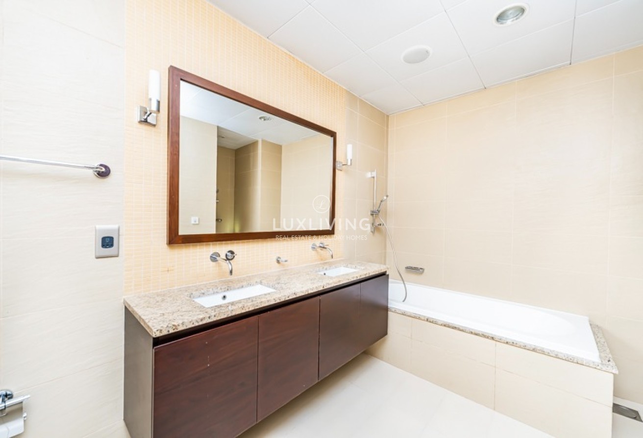 Tiara Residences Amber Image