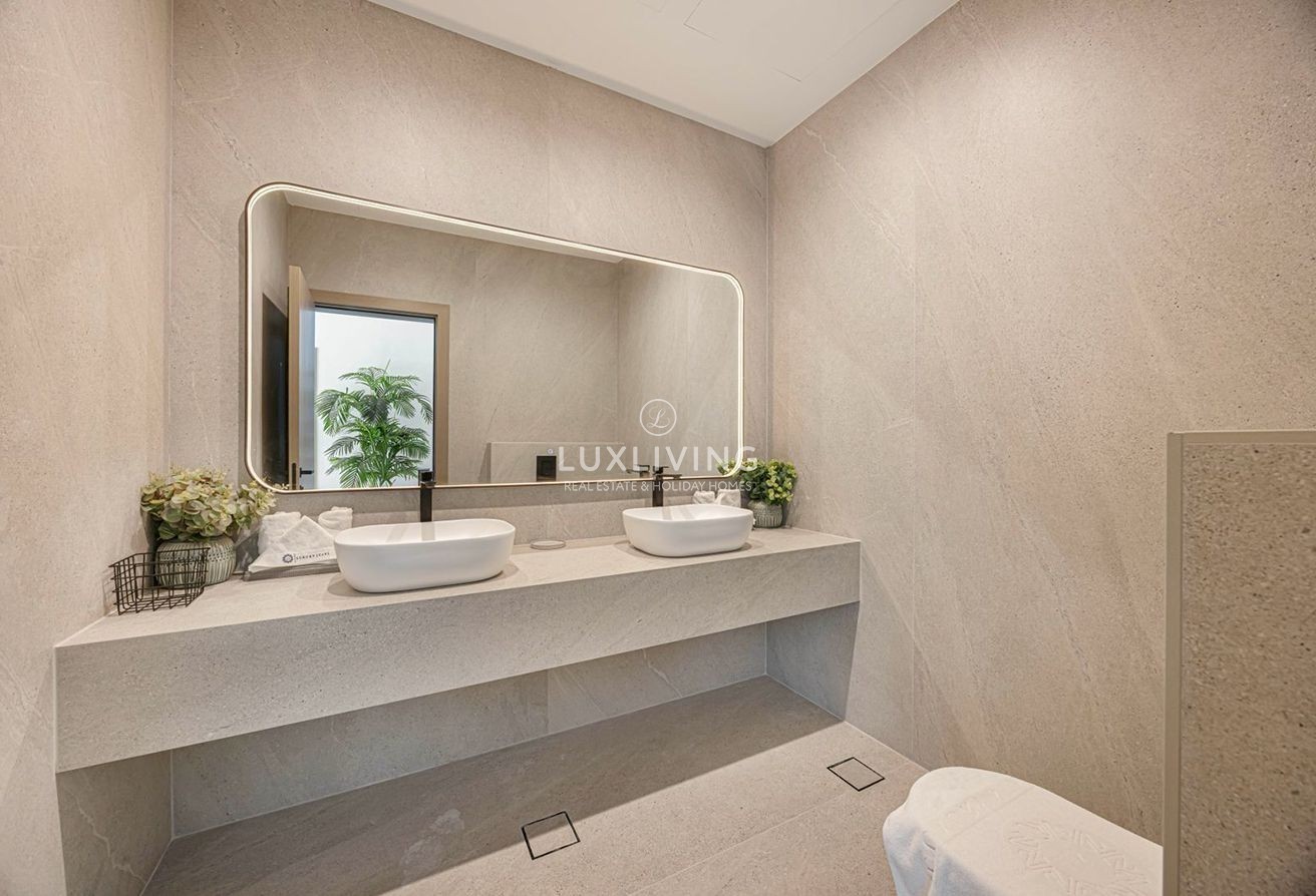 Signature Villas Frond K Image