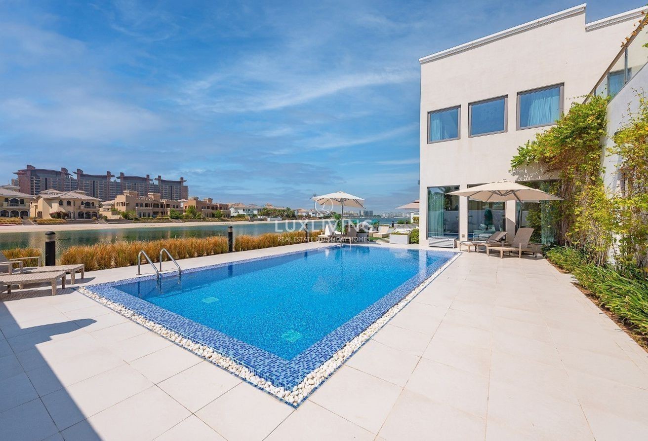 Signature Villas Frond B Image