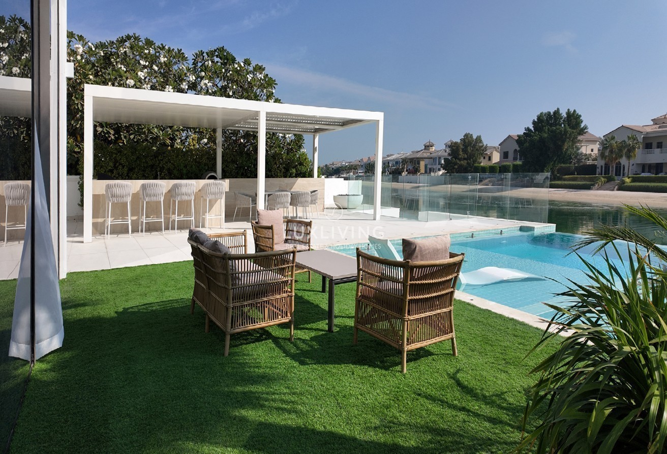 Signature Villas Frond D Image