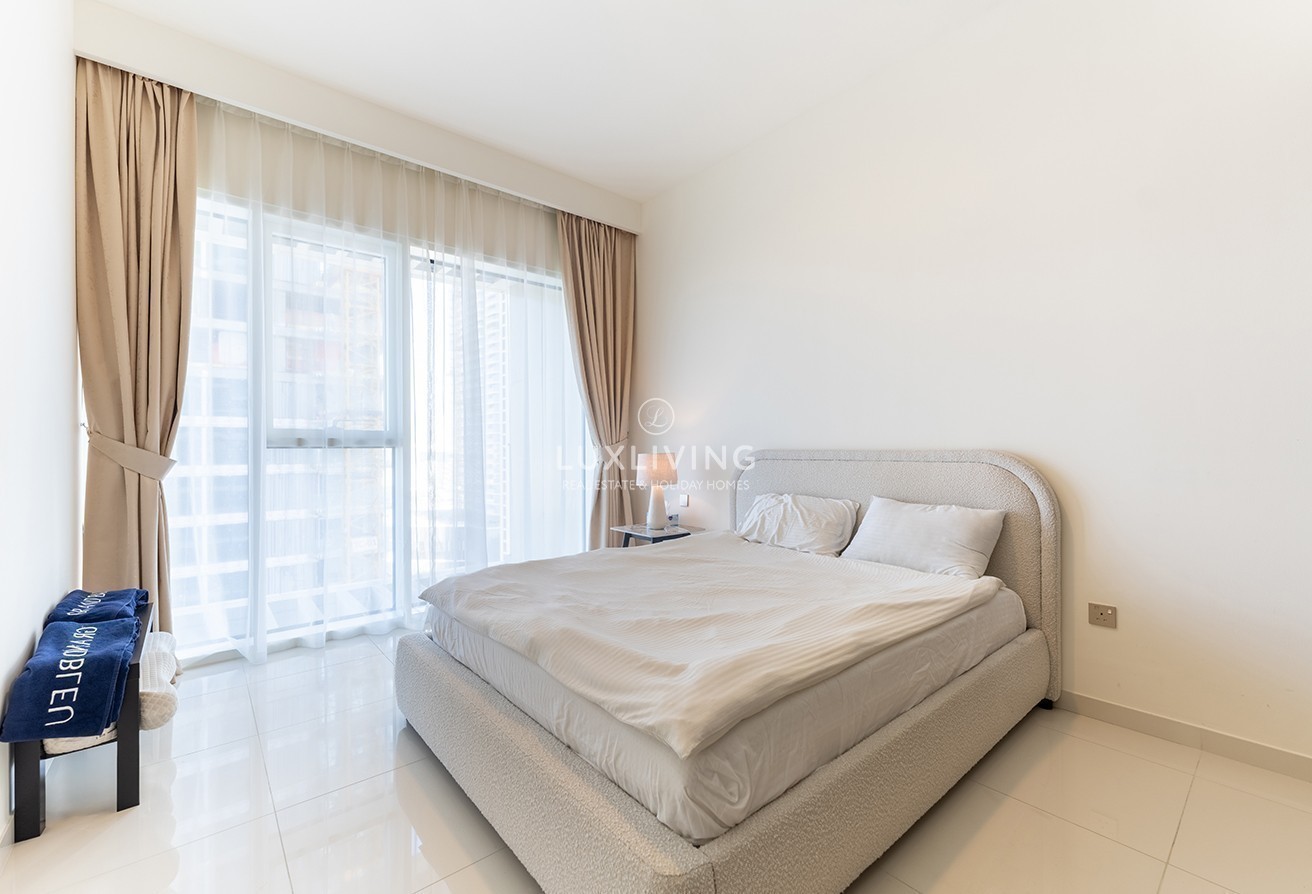 EMAAR Beachfront Grand Bleu Tower 1 Image