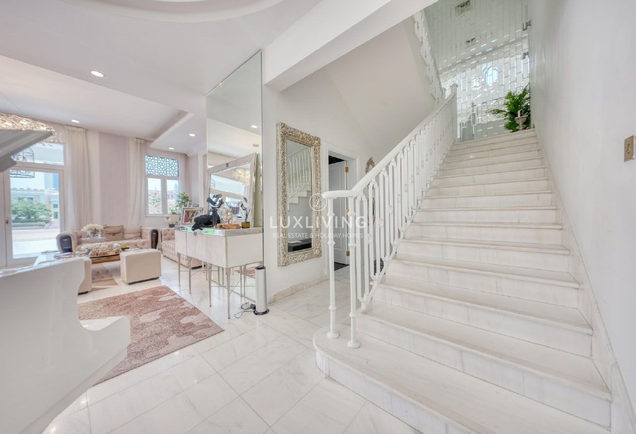 Signature Villas Frond B Image