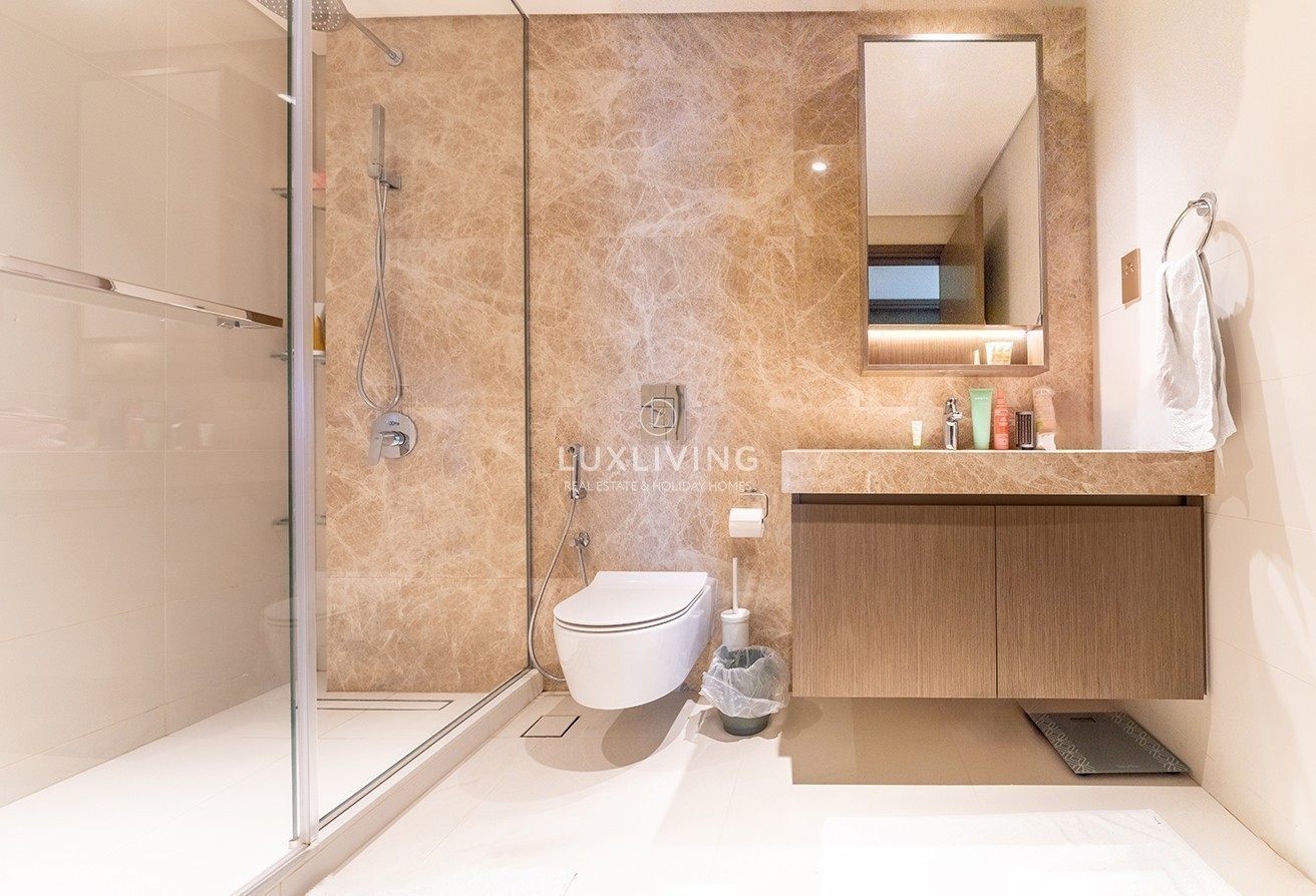 EMAAR Beachfront Grand Bleu Tower 1 Image