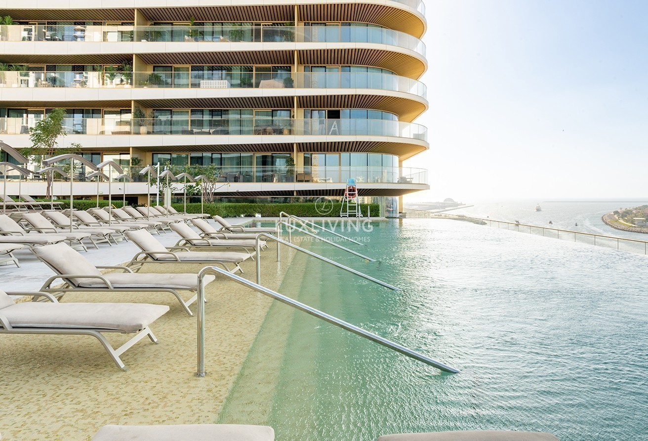 EMAAR Beachfront Grand Bleu Tower 1 Image