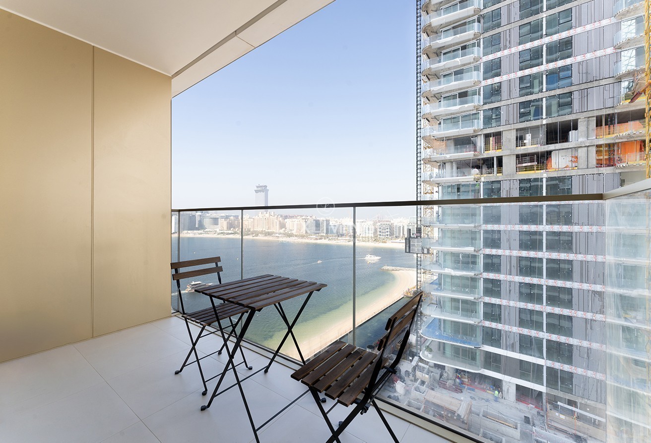 EMAAR Beachfront Grand Bleu Tower 1 Image