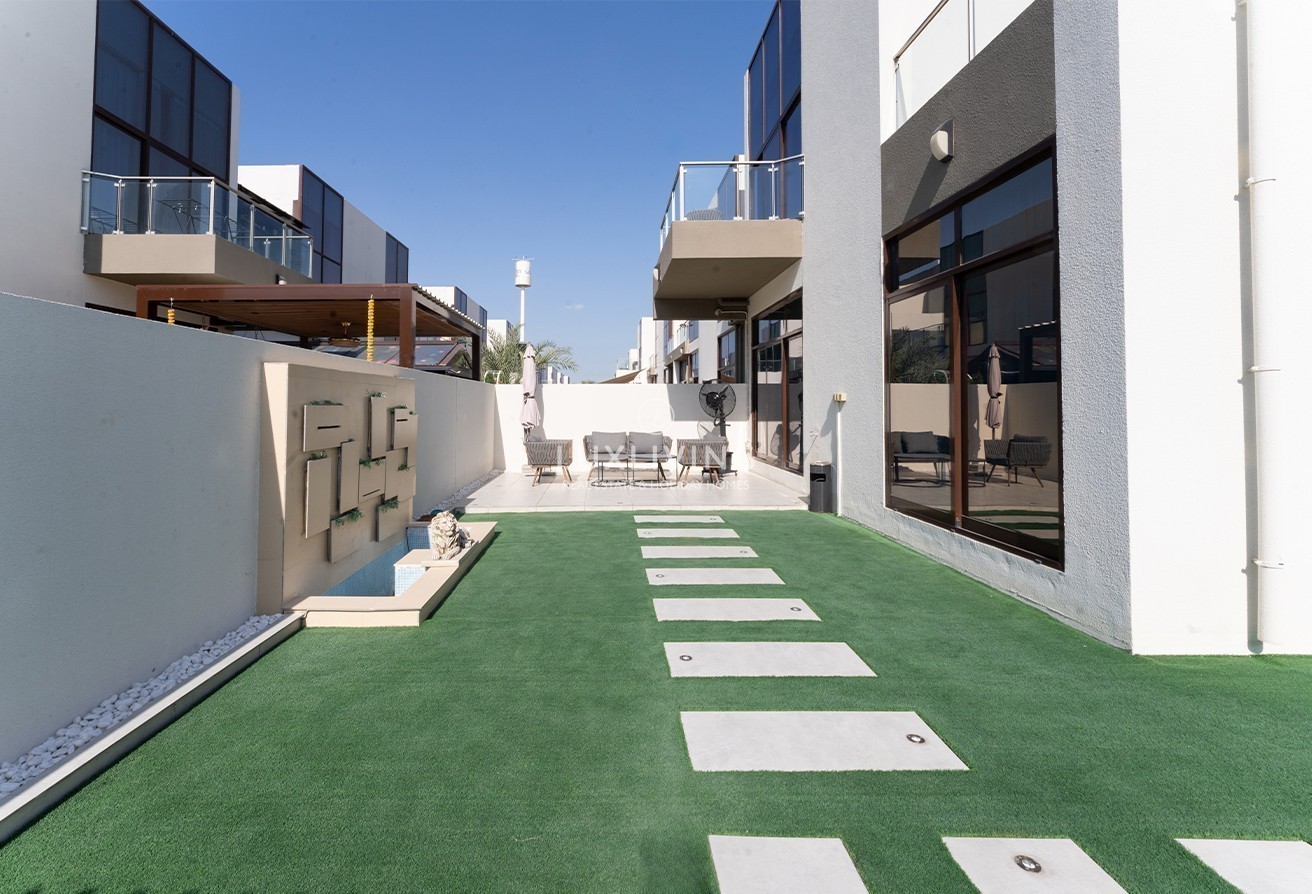 District 11 Senses at the Fields Image