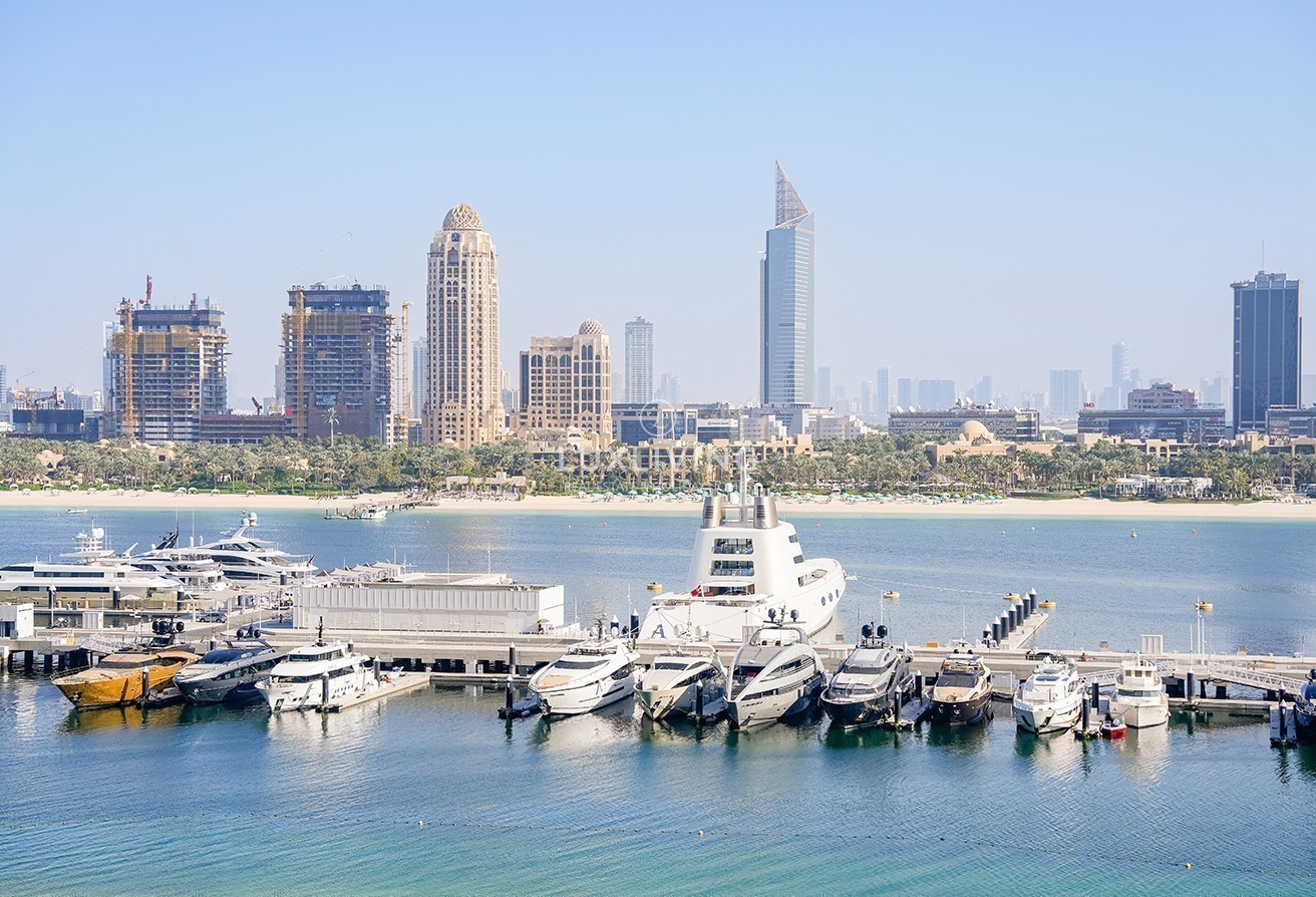 EMAAR Beachfront Grand Bleu Tower 1 Image