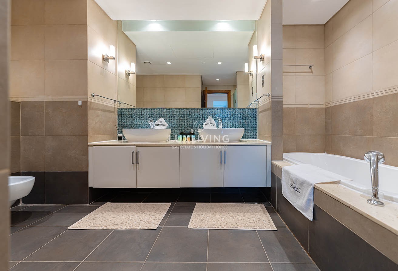 Marina Residences 5 Image