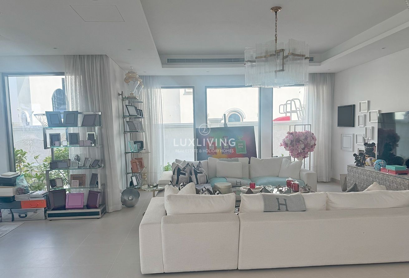 Signature Villas Frond B Image