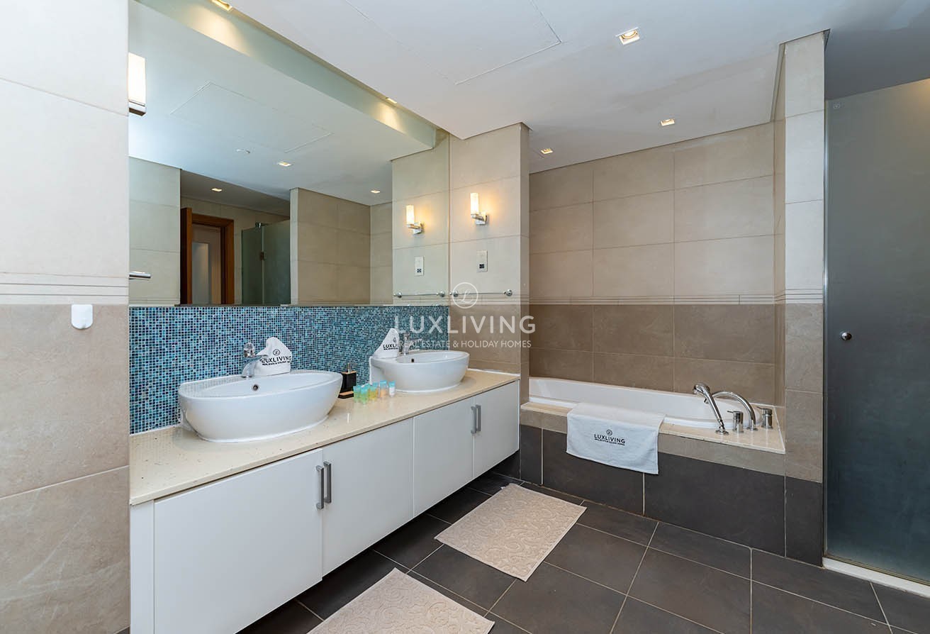 Marina Residences 5 Image