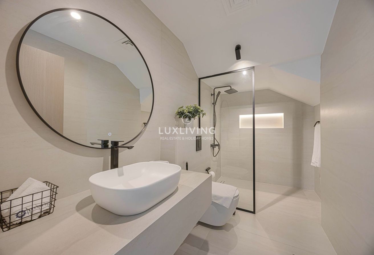 Signature Villas Frond K Image