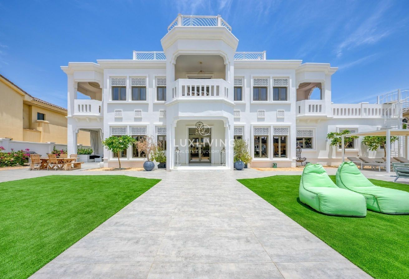 Signature Villas Frond B Image