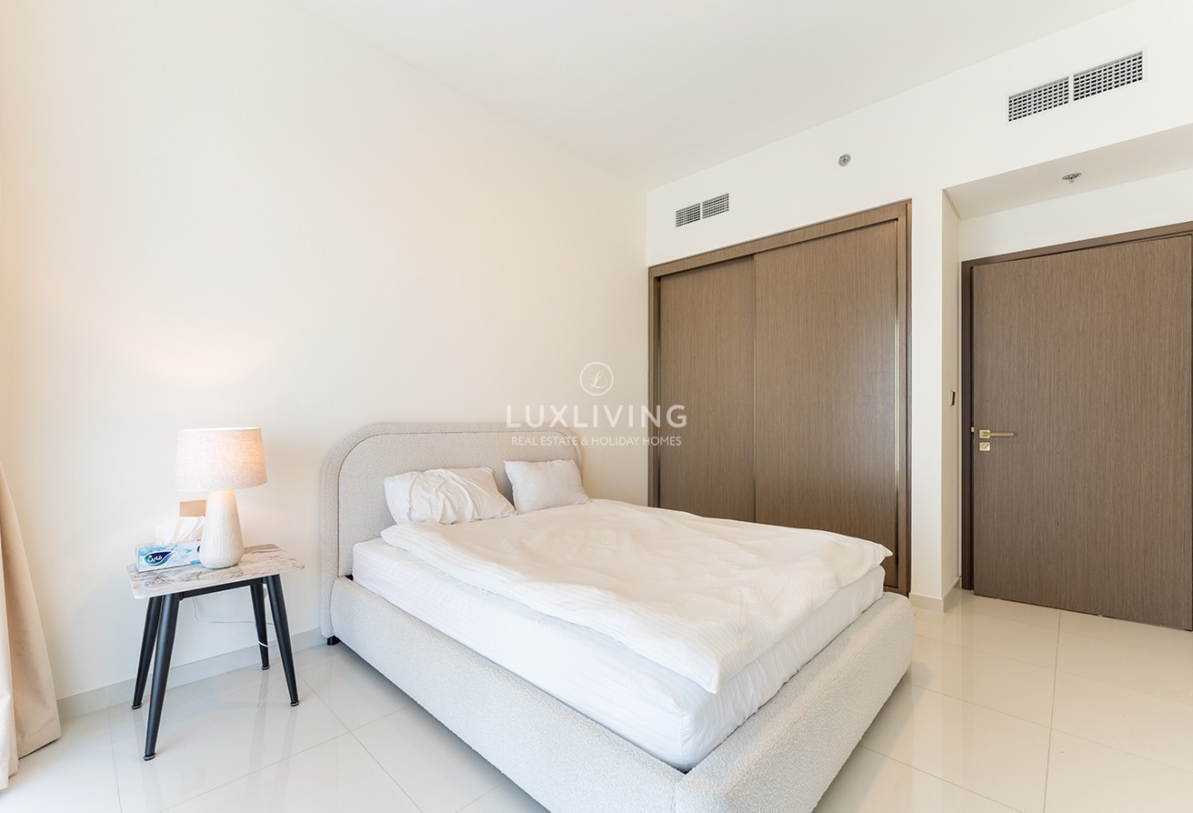 EMAAR Beachfront Grand Bleu Tower 1 Image