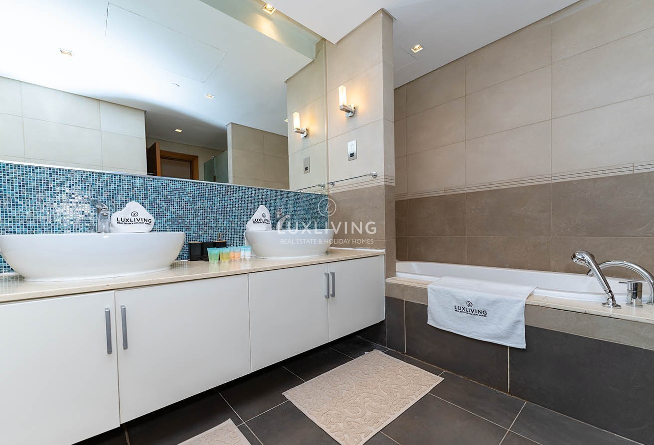 Marina Residences 5 Image