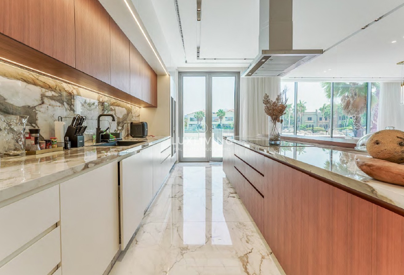 Signature Villas Frond D Image