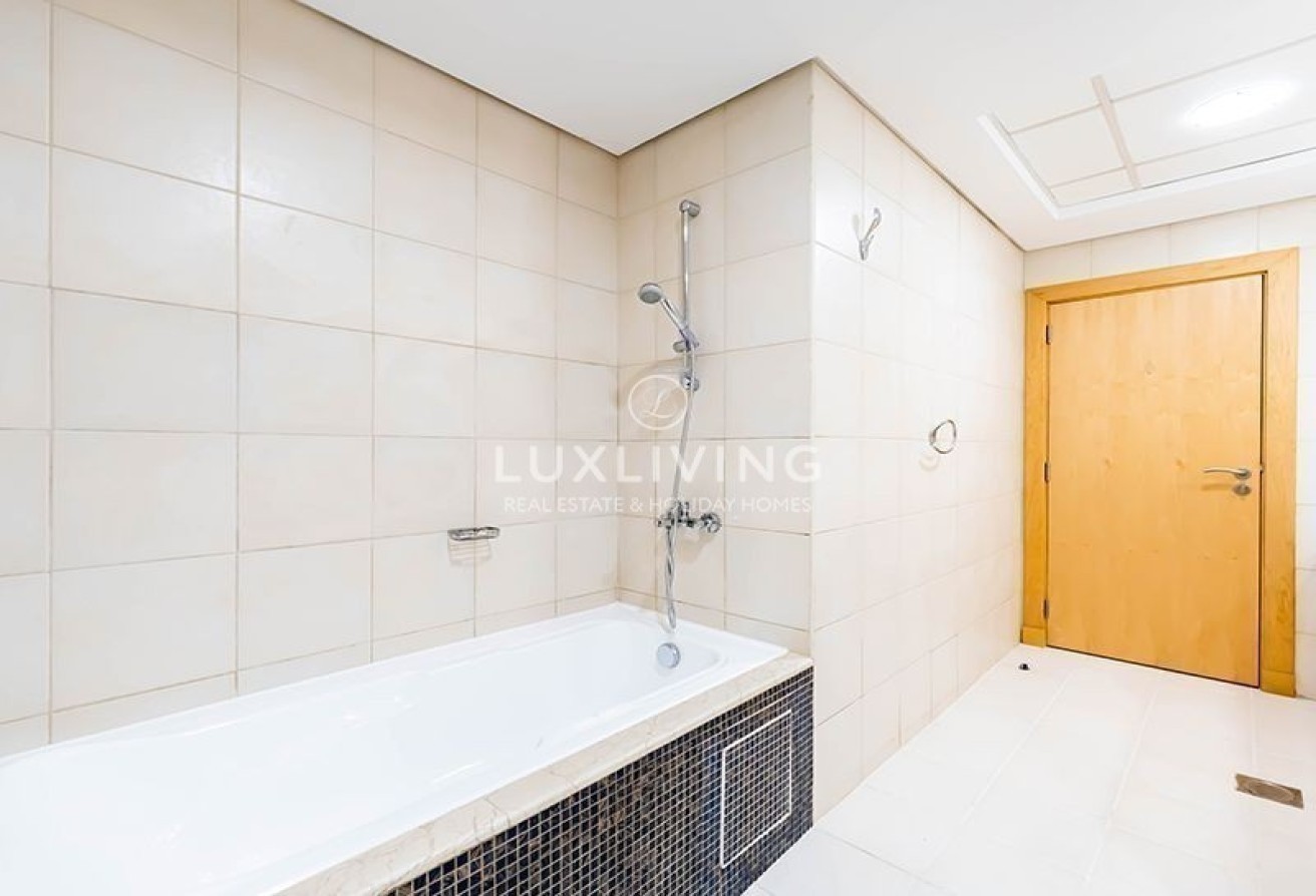 Shoreline Apartments Al Das Image