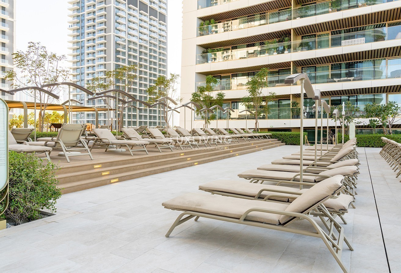 EMAAR Beachfront Grand Bleu Tower 1 Image