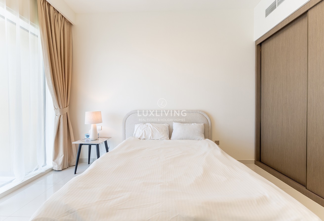 EMAAR Beachfront Grand Bleu Tower 1 Image