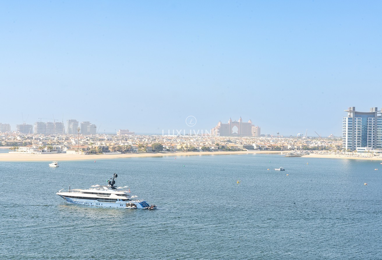 EMAAR Beachfront Grand Bleu Tower 1 Image