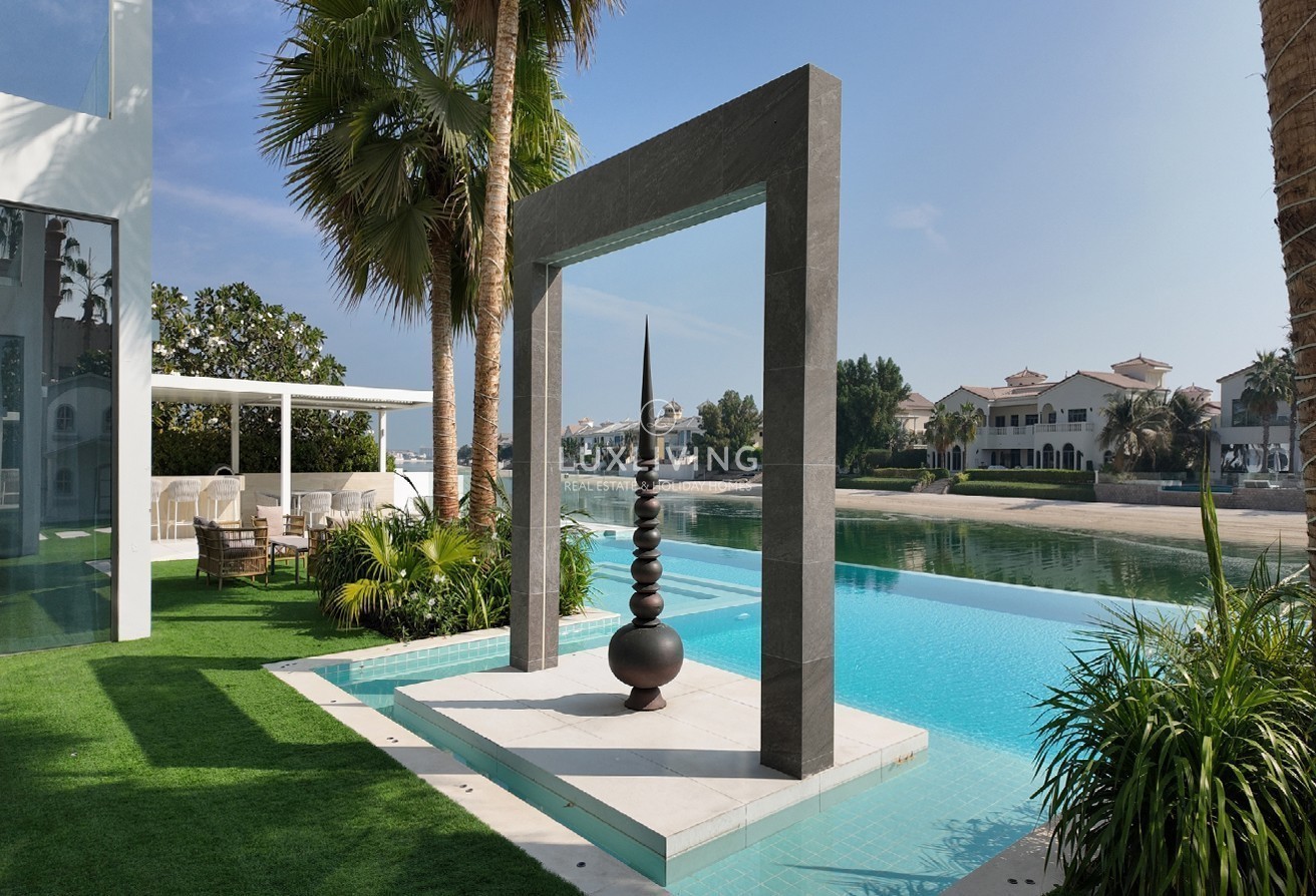 Signature Villas Frond D Image