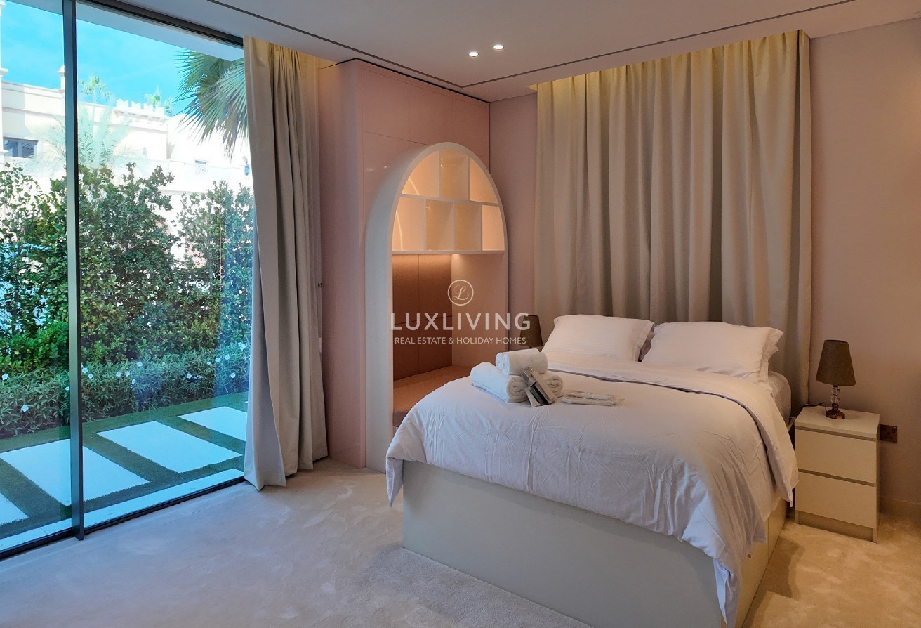 Signature Villas Frond D Image