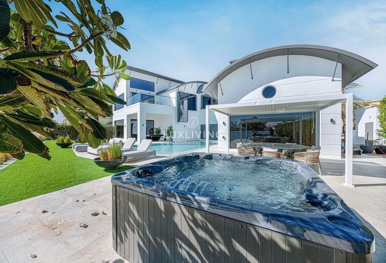 Signature Villas Frond K Image